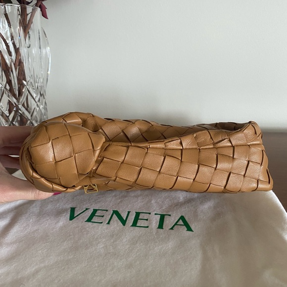 2️⃣2️⃣0️⃣0️⃣ Bottega Veneta Mini Jodie Caramel BV Bag Purse - Picture 5 of 6